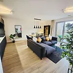 Serene 2 Bedroom Flat With Private Terrace-Cd10