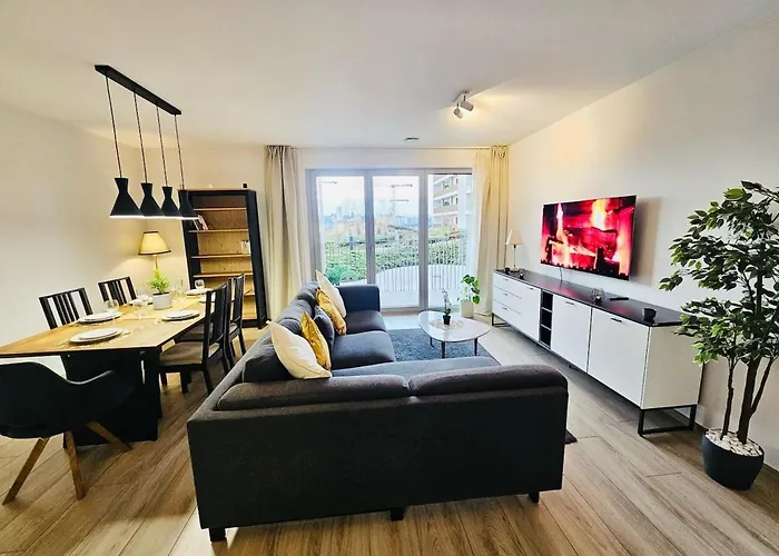 Serene 2 Bedroom Flat With Private Terrace-Cd10