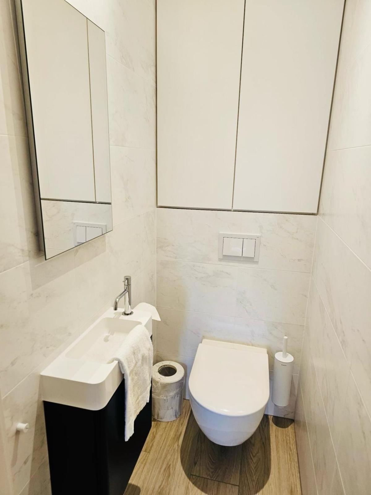 Serene 2 Bedroom Flat With Private Terrace-cd10 Apartment *