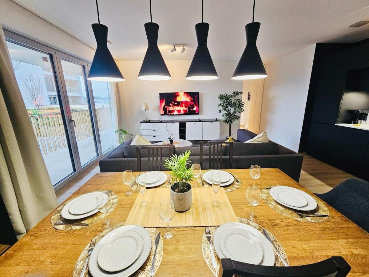 Serene 2 Bedroom Flat With Private Terrace-cd10